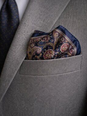 Oscar de la Renta Paisley Pocket Square Navy Blue Red 12x12 Luxury Classic